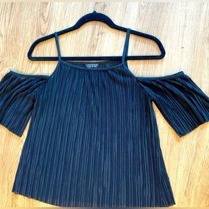TOPSHOP | Pleated Short Sleeve Shoulder-Cut-Out Blouse | Black | Size US 2